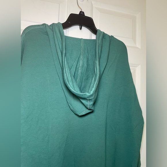 Nanette Lepore Tuni Hoodie Geeen Size Small Extra Soft V Neck Oversized NEW - Picture 8 of 9
